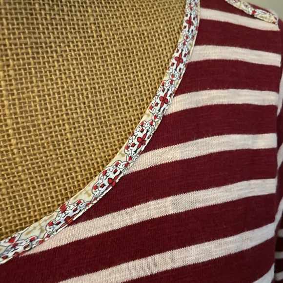 Beautiful Layered Top (L) - Picture 4 of 7